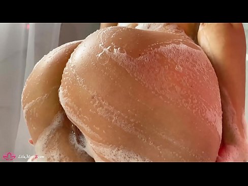 ❤️ Brunetka masturbuje kundičku s vibrátorom až do intenzívneho orgazmu v sprche ❤ Tvrdé porno na sk.com-fullporner.ru ️❤